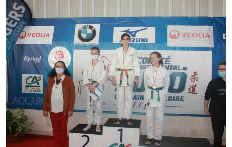 Claire championne de judo et d'échecs